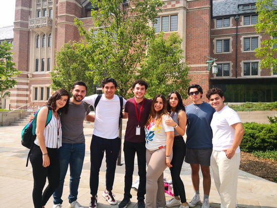 Foto afuera del Saieh Hall